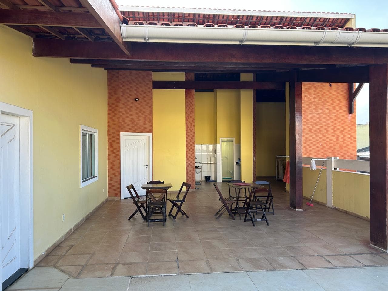 Apartamento mobiliado com terraço privativo — foto principal